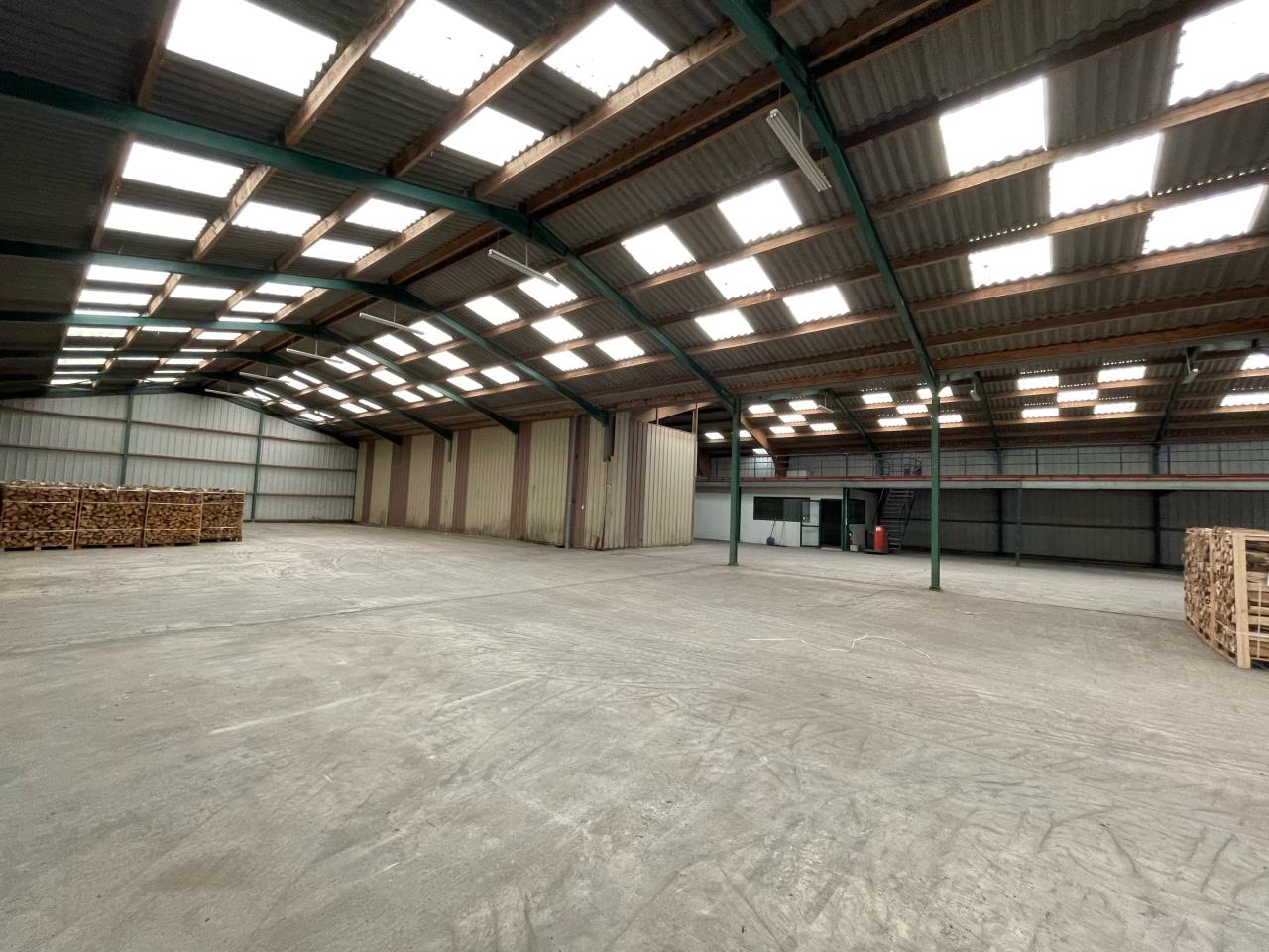 Local d'activité Servon-sur-Vilaine 1500m² Location local d'activité Servon-sur-Vilaine Ille-et-Vilaine OLACT2425289 1